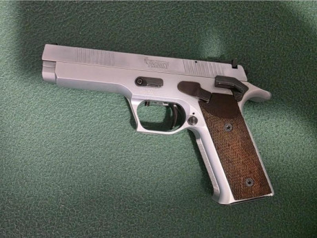 Vendo Pardini GT-9 de 9mm Parabellum. 
1.300€
Con poco uso, únicamente tiene un pequeño rasguño que se 00