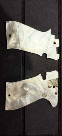 Se venden estas cachas originales con el logo STAR para el modelo FR en calibre 22.
Como se puede apreciar 01