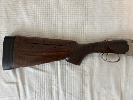 Hola

Vendo preciosa escopeta BERETTA modelo 687, acabado silver pigeon V. Es calibre 20. Carrillera ajustable. 11