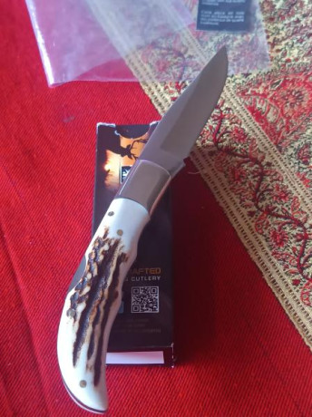 Navaja Joker Pointer..
Modelo pequeño  en  toro y modelo grande en ciervo .
Sin usar nuevas.
Pequeña  01