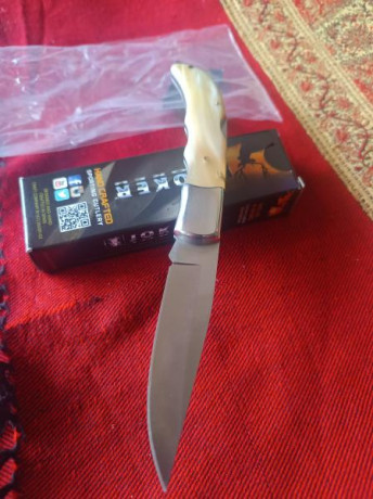 Navaja Joker Pointer..
Modelo pequeño  en  toro y modelo grande en ciervo .
Sin usar nuevas.
Pequeña  11