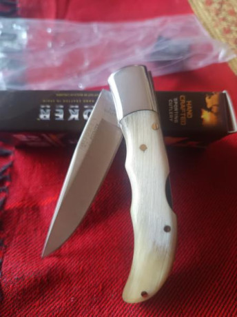 Navaja Joker Pointer..
Modelo pequeño  en  toro y modelo grande en ciervo .
Sin usar nuevas.
Pequeña  10