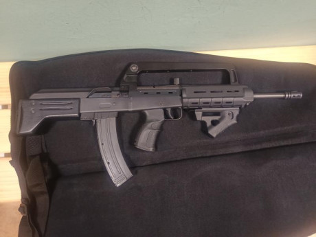 Hola, se vende Carabina marca adler, Famas, calibre 22, un auténtico juguete, customizada, se incluyen 01