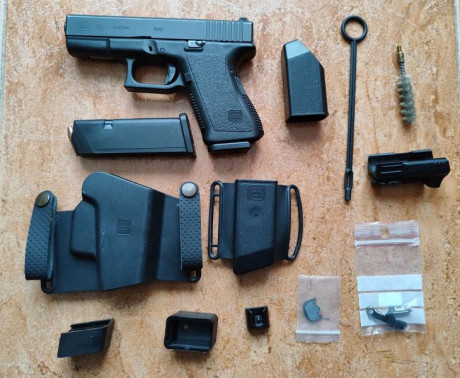   PRECIO: 500 EUROS  
Descripción General
Marca: Glock
Modelo: 19 Gen 2
Calibre: 9x19 mm Parabellum
Origen: 01