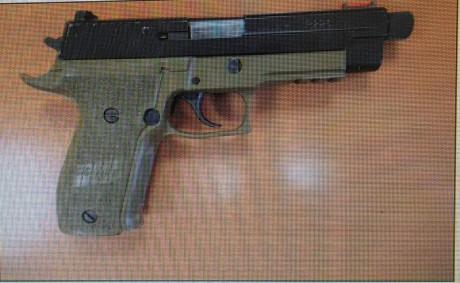 Se vende SIG Sauer P226 Combat en muy buen estado, arma muy exclusiva y difícil de encontrar en España. 01