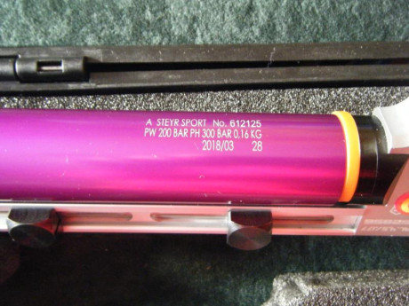 Se vende la pistola referenciada con muy poco uso.
Puede comprobarse por el poco desgaste de la cacha 01