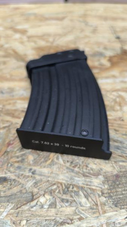 Vendo cargadores de 10 cartuchos originales de CZ, para VZ58 y CZ858 en calibre 7.62x39.
50 euros la unidad, 01