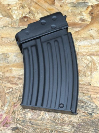 Vendo cargadores de 10 cartuchos originales de CZ, para VZ58 y CZ858 en calibre 7.62x39.
50 euros la unidad, 00