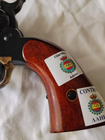 Se vende Uberti Conversion 
Calibre 45 Long Colt, cartucho metálico 
600 euros 
También en móvil y Whatsapp 02