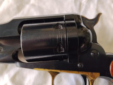 Se vende Uberti Conversion 
Calibre 45 Long Colt, cartucho metálico 
600 euros 
También en móvil y Whatsapp 12