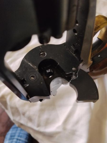 Se vende Uberti Conversion 
Calibre 45 Long Colt, cartucho metálico 
600 euros 
También en móvil y Whatsapp 20