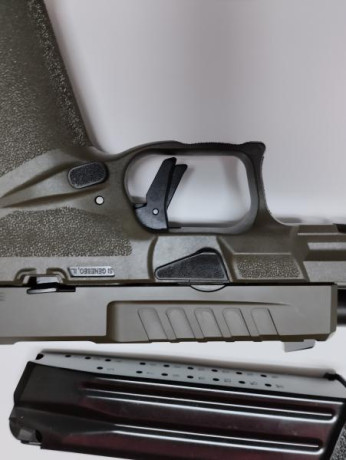 Vendo pistola Echelon de 9mm. Comprada nueva. Ha disparado 50 cartuchos, trae dos cargadores, uno de 17 122