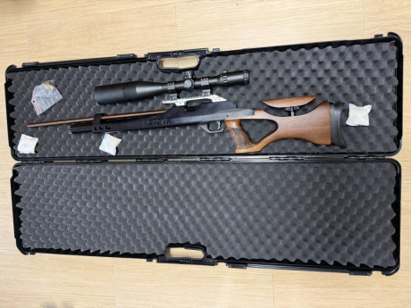 Tengo para venta, carabina Styer con 2 canones uno de 4,5 y otro de 5,5 roscado, la venta inclui: 

Carabina 00