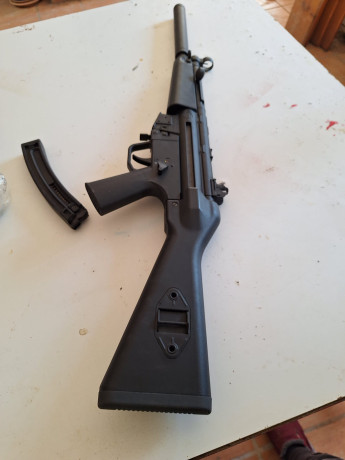 HK MP5 calibre 22 LR  
GERMAN SPORT GUNS

Prácticamente nuevo (menos de 25 disparos)
Con funda de transporte

Guiada 01