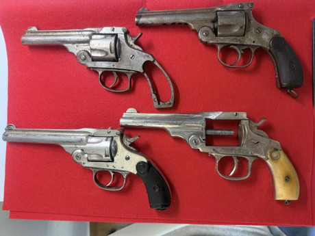 Se vende lote de restos y piezas originales de revólveres del siglo XIX, ideal para coleccionistas, restauradores 12