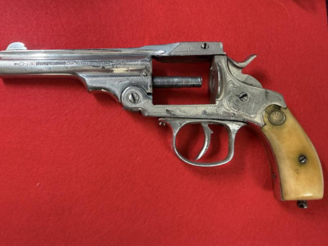 Se vende lote de restos y piezas originales de revólveres del siglo XIX, ideal para coleccionistas, restauradores 11