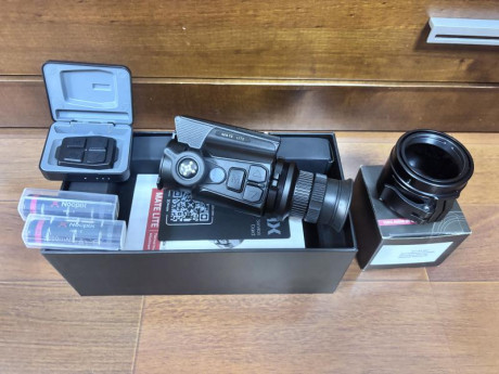 Monocular térmico acoplable Nocpix Mate lite 38,con sensor de 384x288px ,pantalla Amoled 1920x1080 px 00