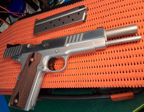 Pongo a la venta  esta pistola de un amigo.

PISTOLA STI TROJAN 6"
2 CARGADORES..
El arma esta en 21