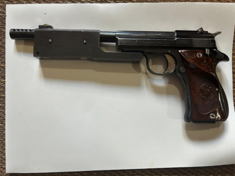 Hola a todos. 
Un conocido me ha pedido el favor de publicarle unas armas que tiene a la venta.

-Star 20
