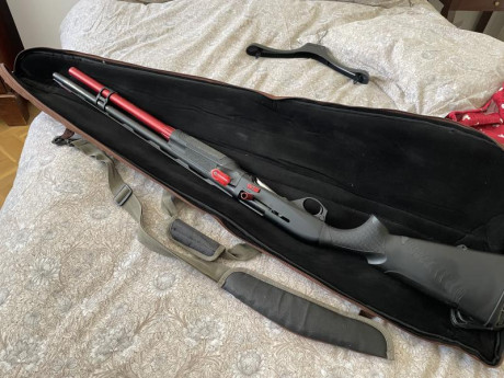 El arma viene con todo como se puede ver en las fotos palanca sobre dimensionada tubo 10, etc 
Pero ademas 01
