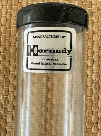 Buenas tardes, vendo un  dosificador marca Hornady con rotores de pistola y de rifle. 
Va con el adptador 10
