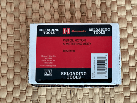 Buenas tardes, vendo un  dosificador marca Hornady con rotores de pistola y de rifle. 
Va con el adptador 21