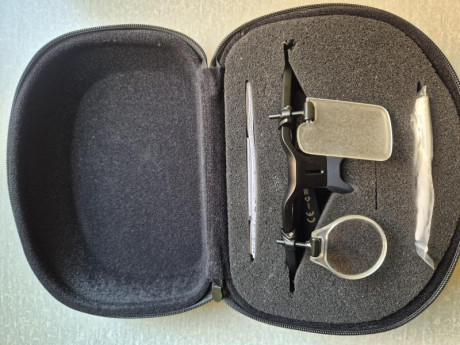 Vendo gafas de tiro nuevas, con caja y distintos acesorios, me las regalaron y no las huso. 70 euros mas 01