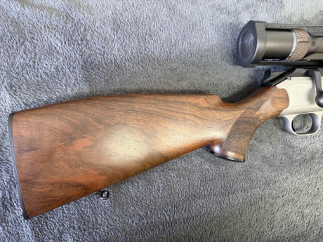 pongo a la venta estupendo Blaser R93 en calibre 7 mm Remington Magno. El rifle está en un estado impecable. 01