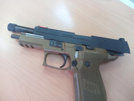 Se vende SIG Sauer P226 Combat en muy buen estado, arma muy exclusiva y difícil de encontrar en España. 42