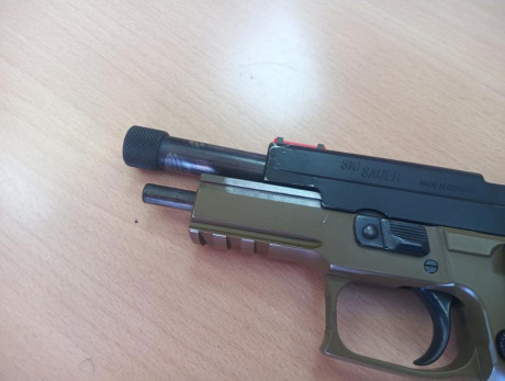 Se vende SIG Sauer P226 Combat en muy buen estado, arma muy exclusiva y difícil de encontrar en España. 41