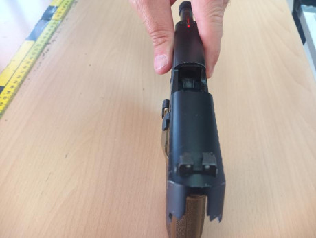 Se vende SIG Sauer P226 Combat en muy buen estado, arma muy exclusiva y difícil de encontrar en España. 40