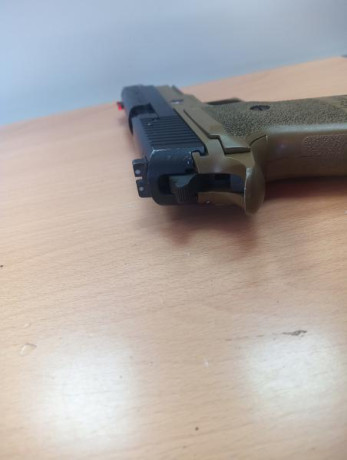 Se vende SIG Sauer P226 Combat en muy buen estado, arma muy exclusiva y difícil de encontrar en España. 51