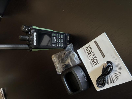 Pongo a la venta este walkie digital/analógico. Sin ningún uso.
Fué un regalo pero no tengo ni idea de 01