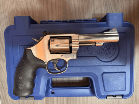 Vendo Smith Wesson modelo 67 del 38 especial, 4" de cañón en acero inox. Comprado nuevo por mi justo 00