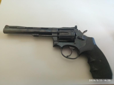 REVOLVER LLAMA CALIBRE 22LR DE 6" GUIADO CON F POCO USADO,  MUY CUIDADO.
PRECIO 140 €.  GASTOS DE 02