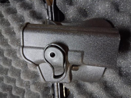 Hola. Vendo pistola Glock 19 de segunda generación.  Dos cargadores,uno de ellos con base +2,miras de 130