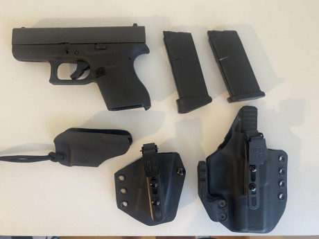 Hola compañeros. 
Vendo pistola Glock 43 (9mmP) con muy pocos disparos (menos de 100), junto con sus 2 00