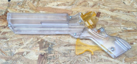 Vendo material para la carabina de Smith & Wesson M&P15-22:   

Cargadores: corto 35 euros. Largo 00