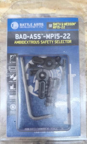 Vendo material para la carabina de Smith & Wesson M&P15-22:   

Cargadores: corto 35 euros. Largo 10