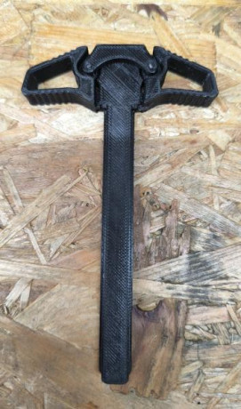 Vendo material para la carabina de Smith & Wesson M&P15-22:   

Cargadores: corto 35 euros. Largo 20