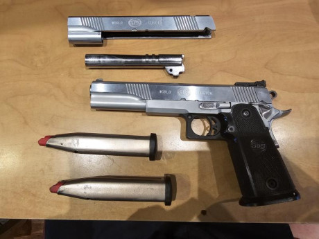 Hola! Vendo pistola SPS World Custom 9 mmp 2 cargadores con 2 caros ( los 2 agrietados) con 1 cañon de 01