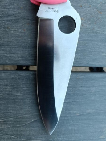 Spyderco endura 4 nueva sin uso, pero con restos de rotulador en una cacha y clip semipulido (un intento 11