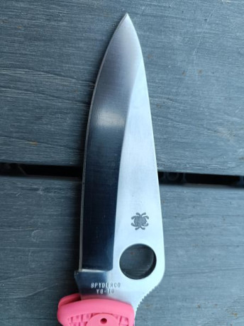 Spyderco endura 4 nueva sin uso, pero con restos de rotulador en una cacha y clip semipulido (un intento 10