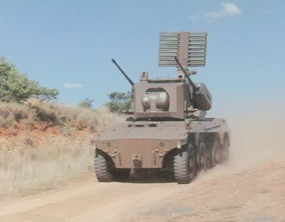 Ya hace mucho que los 8x8 ruedan por el mundo, otra cosa son la ultima generación que parece diseñada 40