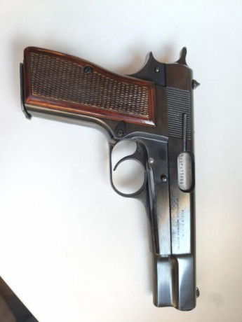 En venta;
FN Browning HP 35-1983 (PX)
Se ha usado en tiradas de pistola histórico militar
El arma está 01