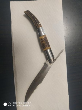 Vendo navaja. Está usada. Precio con portes incluidos. 50€. Puedo mandar fotos por WhatsApp 00