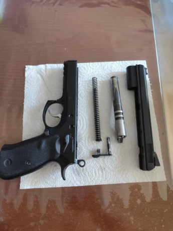 Se venden por no usar 
La CZ SP01 está a mitad de su vida, según revisión en la armería.
Se vende con 02