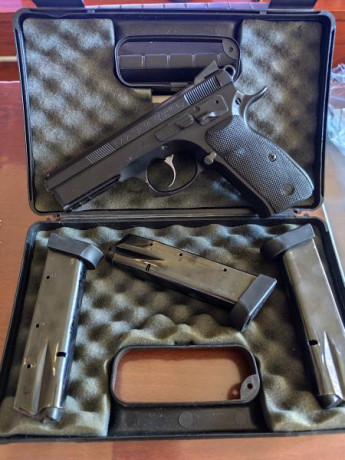 Se venden por no usar 
La CZ SP01 está a mitad de su vida, según revisión en la armería.
Se vende con 01