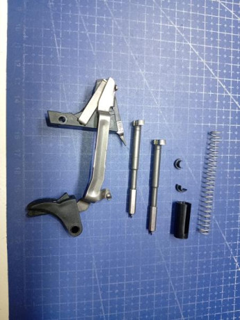 se venden piezas nuevas glock
lote 1 - con las 2 agujas precio 125€
lote 2 g-30 pieza bloqueo y rrecoil 00