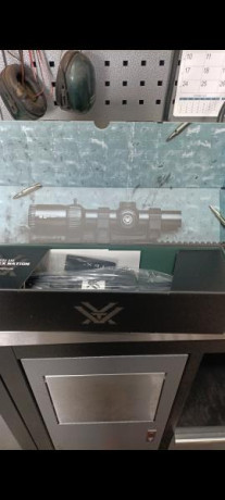 Visor vortex strike eagle 1-6x24,retícula iluminada bdc 3.nuevo a estrenar,ya que ha sido un regalo.repito 01